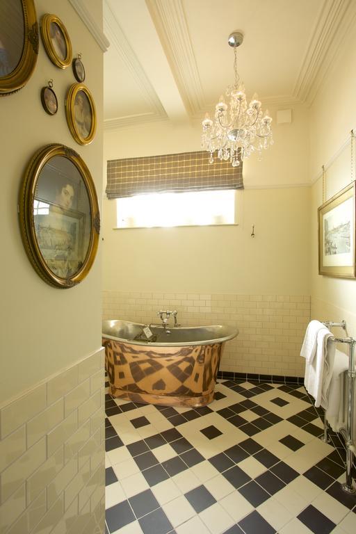 בלנדפורד פורום The Crown Hotel מראה חיצוני תמונה